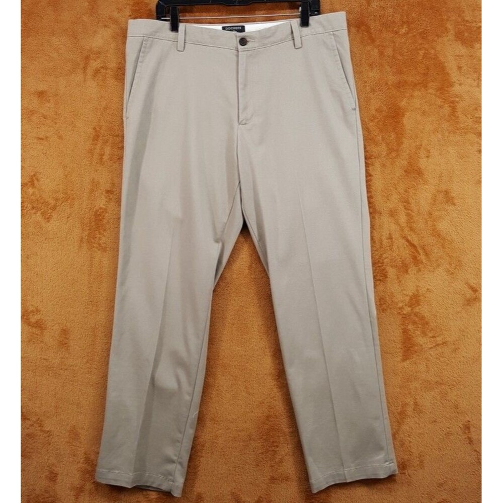 DOCKERS Chino Pants Mens Size 36x32 Tan Straight Fit Easy Khaki Stretch